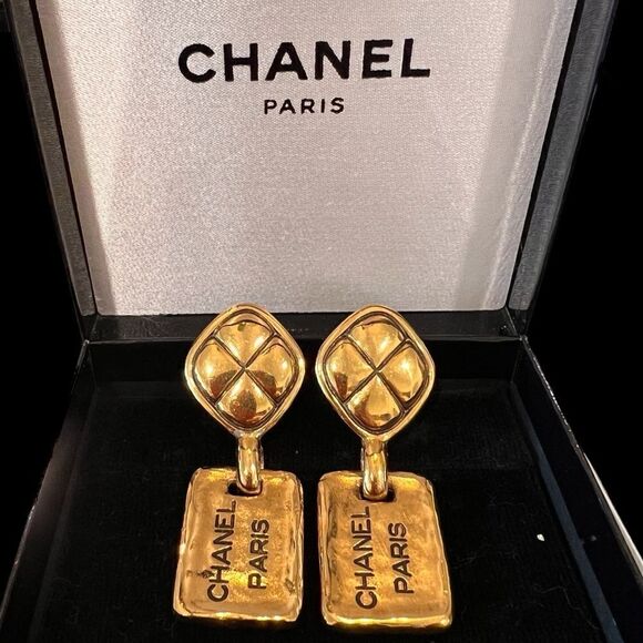 Chanel Vintage Logo Diamond Quilting Gold Plated Dangle Earrings - Picture 5 of 5